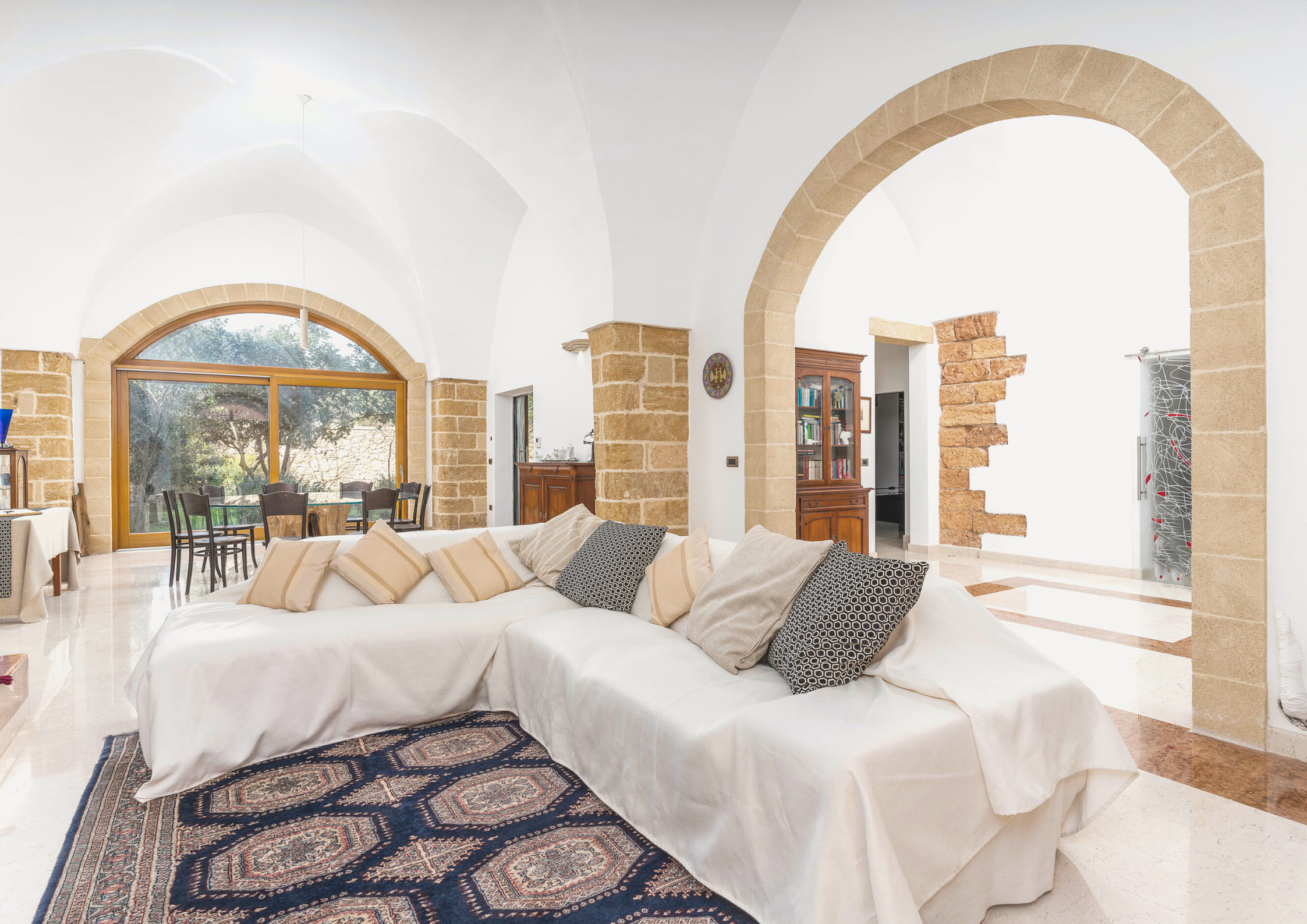 Corte rustica restaurata tra i vigneti nel Salento